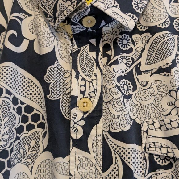 Blue and White Floral Button-Down by *Descendant of Thieves, Dres Ladro. - Picture 3 of 4